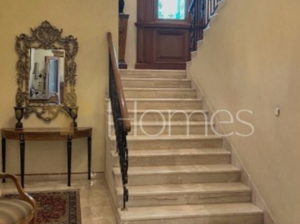 تقع في منطقة فلل وقصور وتمتلك أنظمة المنازل الذكية.